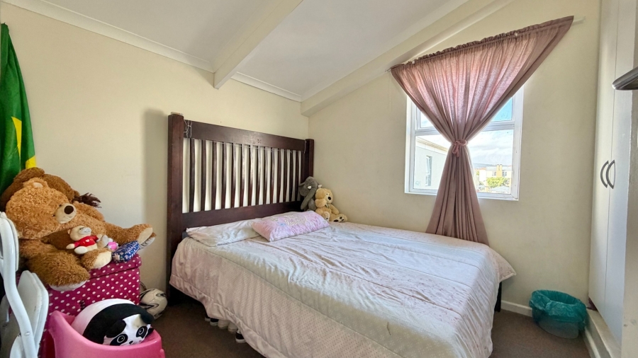 2 Bedroom Property for Sale in Gordons Bay Central Western Cape